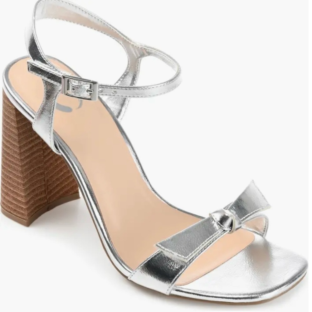 New in box silver Tru Comfort Foam Diana Heeled Sandal in size 8.5